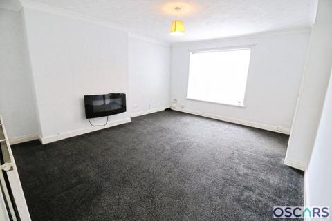 3 bedroom terraced house to rent, Holcombe Close, Hull