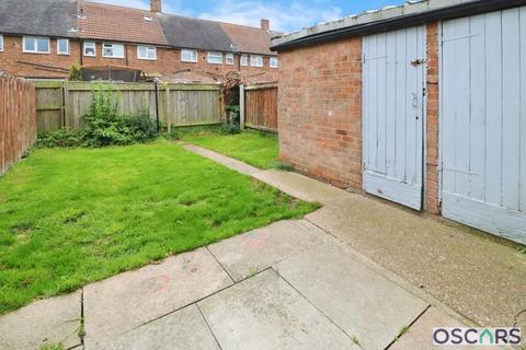 3 bedroom terraced house to rent, Holcombe Close, Hull