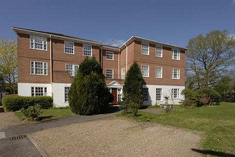 2 bedroom apartment to rent, Stoneleigh Park, Weybridge