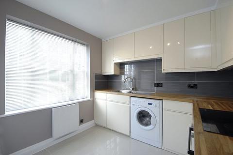 2 bedroom apartment to rent, Stoneleigh Park, Weybridge