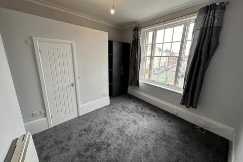2 bedroom flat to rent, 2 bed flat, Radford Road, CV31 1LX