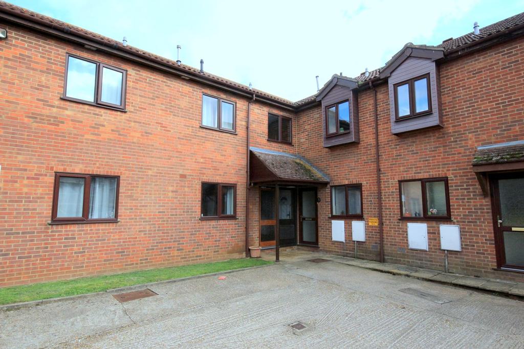High Street, Flitwick, MK45 2 bed flat £190,000