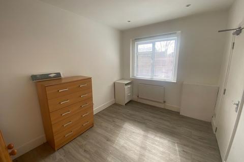 1 bedroom apartment to rent, North Circular Road, London