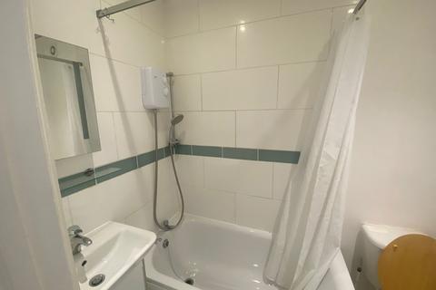 1 bedroom apartment to rent, North Circular Road, London