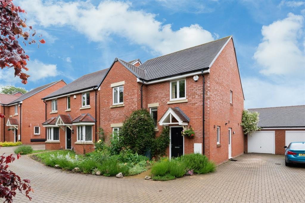 Avenue, Little Chalfont, Buckinghamshire, HP6 6FR 4 bed detached