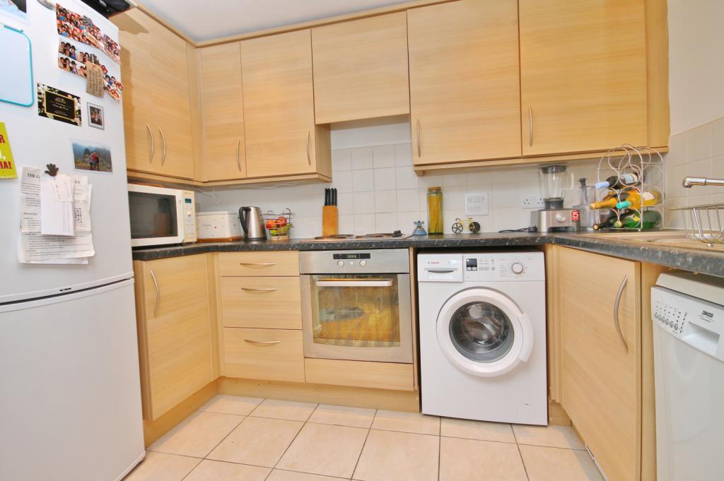 Apartment in Feltham - View 2