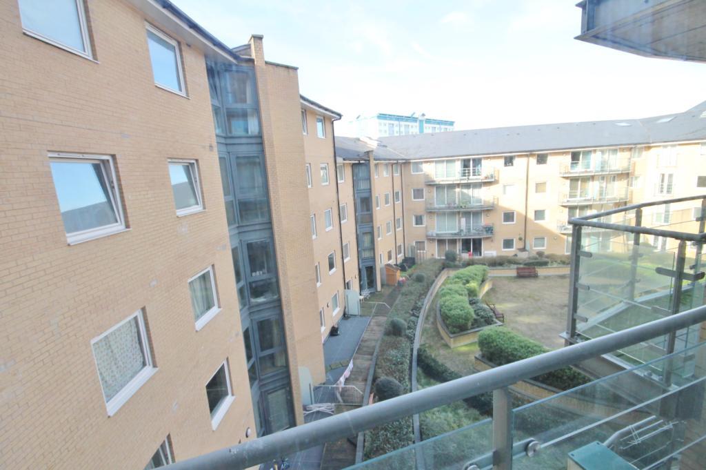Apartment in Feltham - View 5