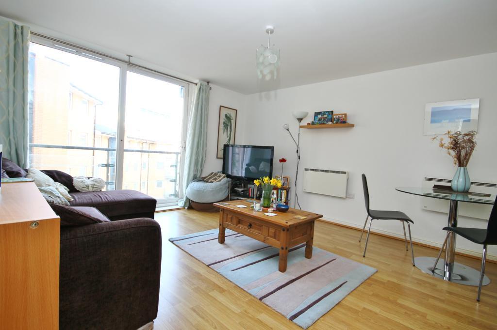 Apartment in Feltham - More