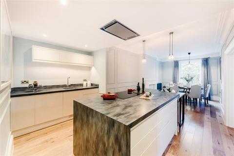 3 bedroom flat to rent, Gloucester Road, South Kensington, London