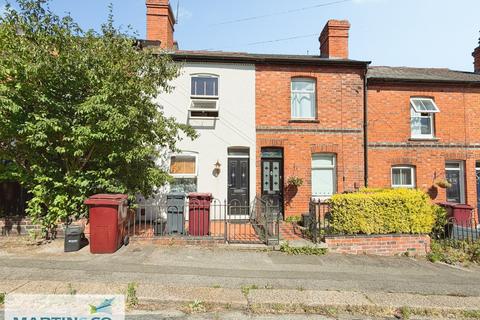 3 bedroom terraced house to rent, Collis Street, Reading
