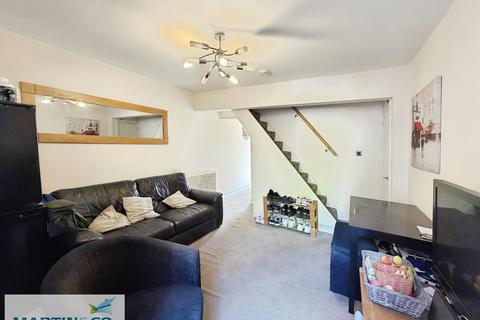 3 bedroom terraced house to rent, Collis Street, Reading