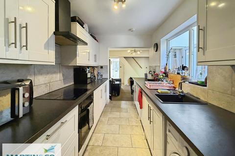 3 bedroom terraced house to rent, Collis Street, Reading