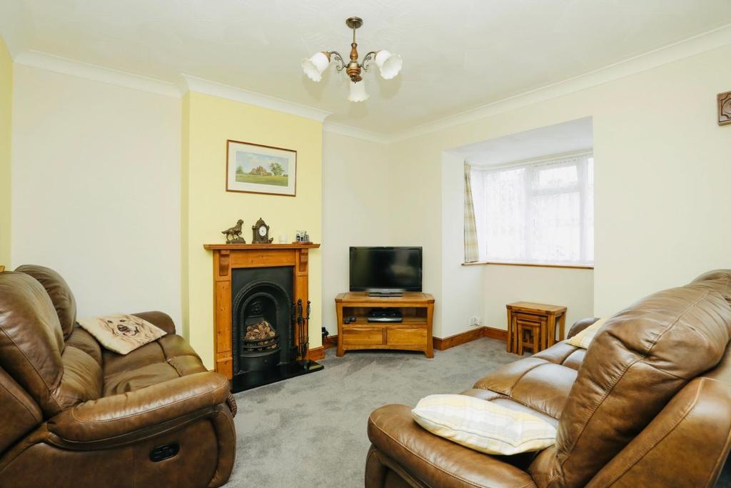 Kingsnorth Road, Faversham 3 bed terraced house £300,000