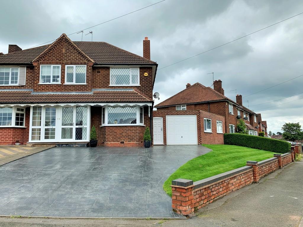 3 Bedroom Great House In Sale Semi-detached Barr For