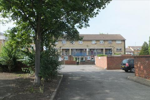 2 bedroom flat to rent, Shears Court, Sunbury-On-Thames, TW16