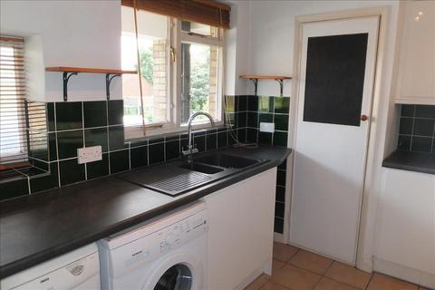 2 bedroom flat to rent, Shears Court, Sunbury-On-Thames, TW16