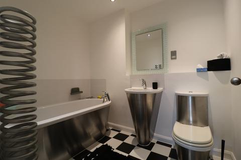 2 bedroom flat to rent, Altolusso, Bute Terrace, Cardiff, CF10