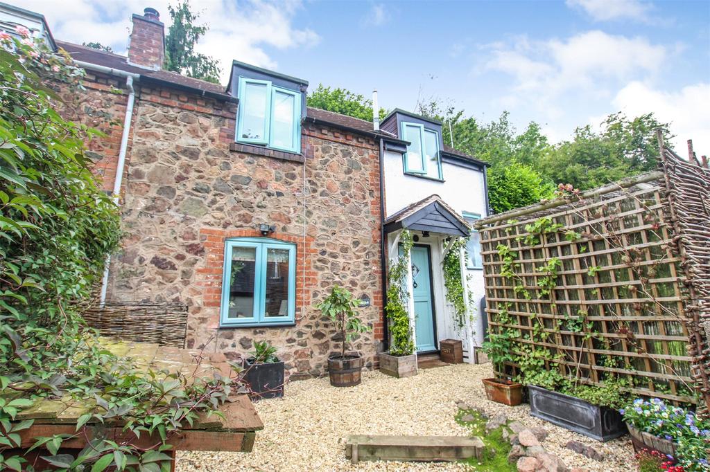 Lower Wyche Road, Malvern, Worcestershire, WR14 2 bed semidetached house £250,000
