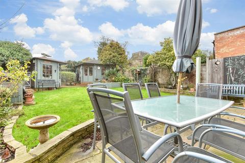 4 bedroom semi-detached house for sale, The Vale, Woodford Green, Essex