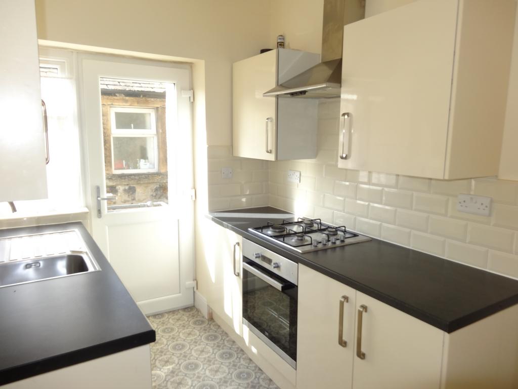 Kitchen (2 of 3)