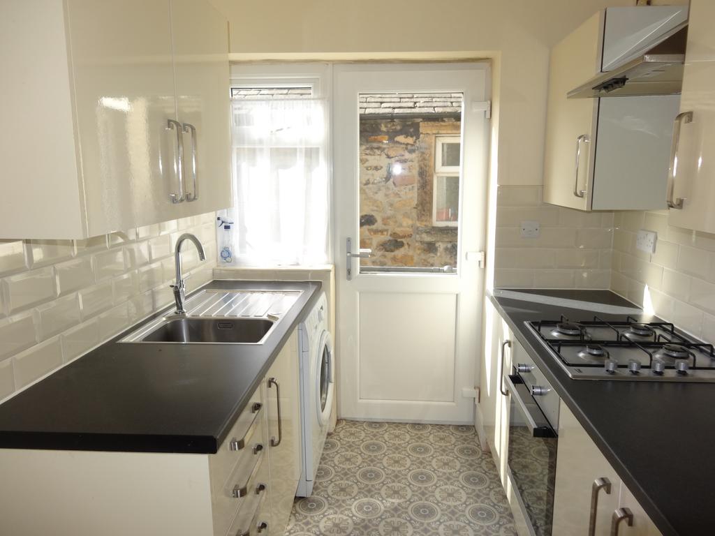 Kitchen (1 of 3)