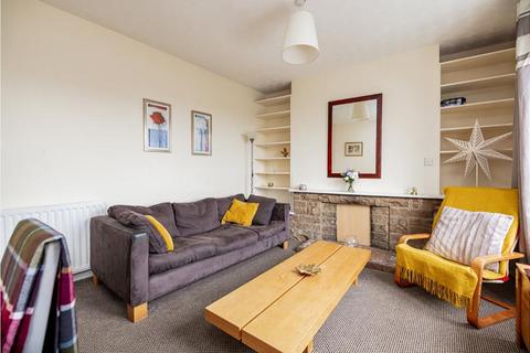 3 bedroom flat to rent, Clifton Road, First Left, AB24
