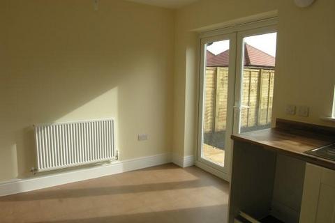 2 bedroom semi-detached house to rent, Reid Crescent, Hailsham, BN27 4DG