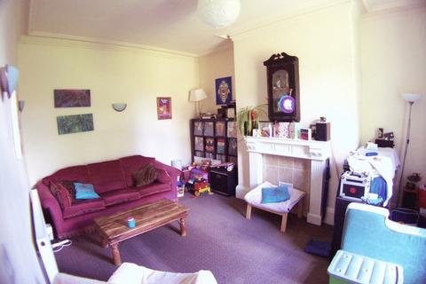 3 bedroom terraced house to rent, Cliff Road, Leeds