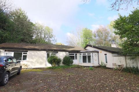 4 bedroom detached bungalow to rent, Gravel Walk, Cullompton