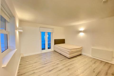 Studio to rent, Buckingham Place, St. Annes House, BN1
