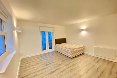 Studio to rent, Buckingham Place, St. Annes House, BN1