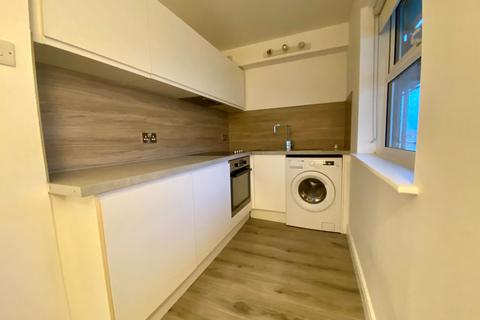 Studio to rent, Buckingham Place, St. Annes House, BN1