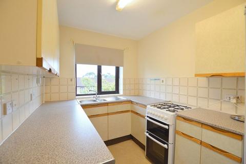 2 bedroom flat to rent, Westfield Park, Hatch End
