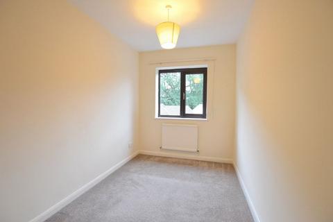 2 bedroom flat to rent, Westfield Park, Hatch End