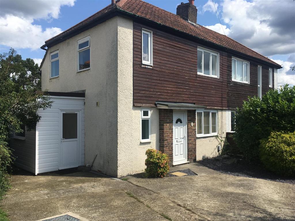 Roberts Road, Aldershot 3 bed house £315,000