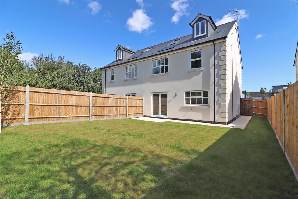 Monson Road, Redhill 4 bed semidetached house £600,000