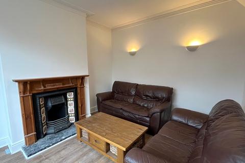 2 bedroom end of terrace house to rent, Ivygreen Road, Chorlton