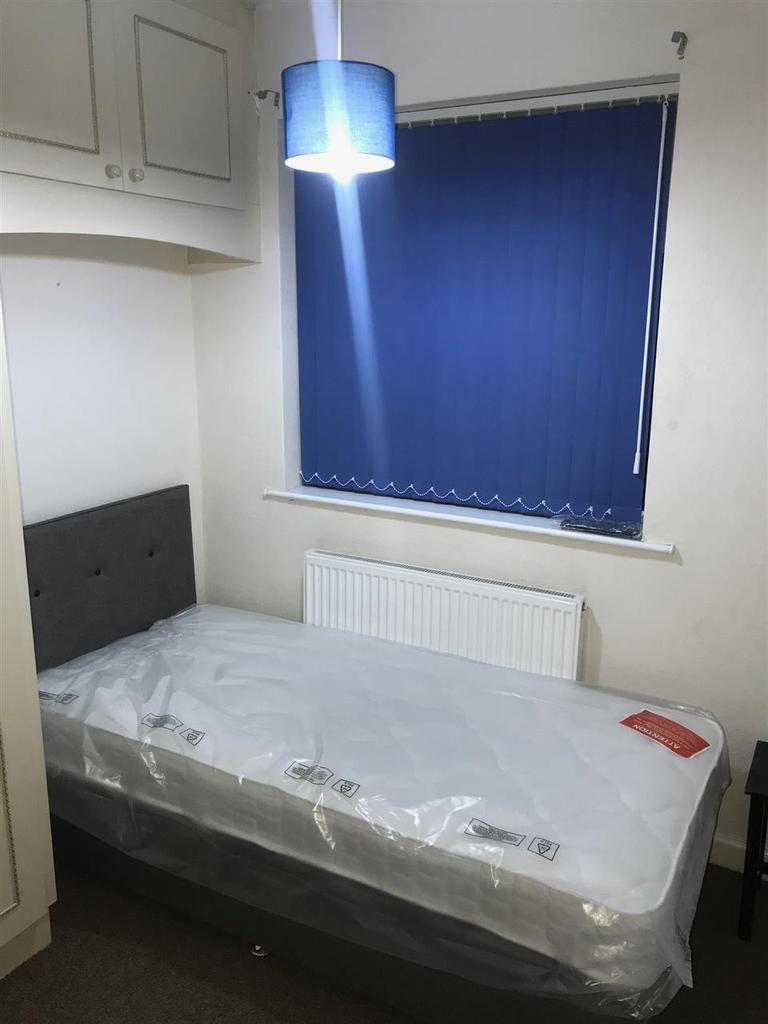 St Martins Road, Coventry 1 bed in a house share £300 pcm (£69 pw)