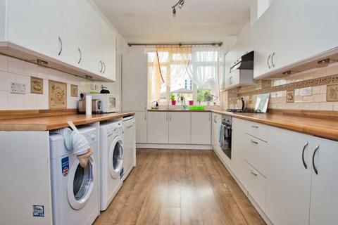 4 bedroom flat to rent, Kingsland Road, London