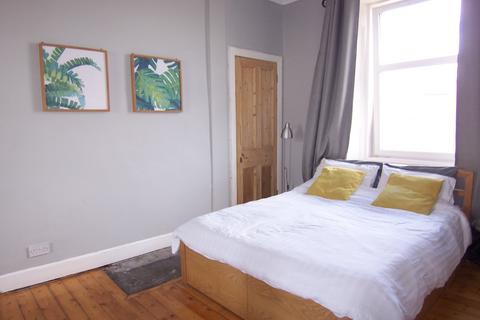 2 bedroom flat to rent, Hawthornvale, Edinburgh EH6