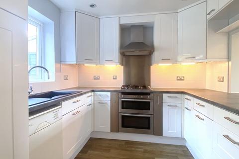64 Ingleglen, Farnham Common, Slough, SL2 3QB
