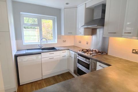 64 Ingleglen, Farnham Common, Slough, SL2 3QB