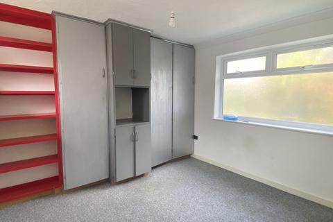 64 Ingleglen, Farnham Common, Slough, SL2 3QB