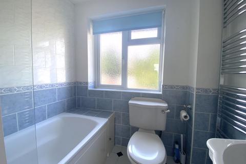 64 Ingleglen, Farnham Common, Slough, SL2 3QB