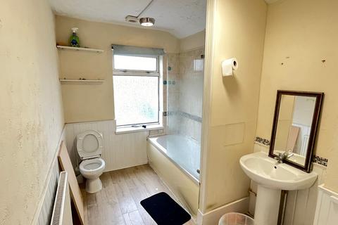 2 bedroom terraced house to rent, Pool Road, Newfoundpool, Leicester LE3