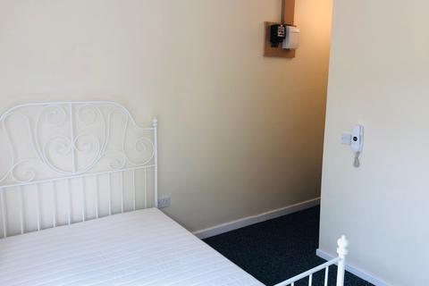 1 bedroom in a flat share to rent, with Ensuite - Portland Street (E), Walsall WS2