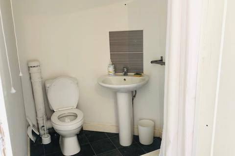 1 bedroom in a flat share to rent, with Ensuite - Portland Street (E), Walsall WS2