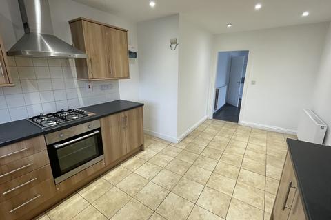 3 bedroom semi-detached house to rent, Saltersbrook Road, Darfield