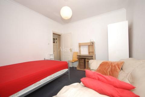 3 bedroom house share to rent, Blackstock Road, Finsbury Park