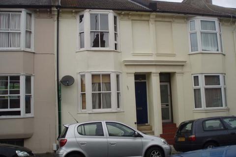 3 bedroom terraced house to rent, Park Crescent Road, Lewes Road